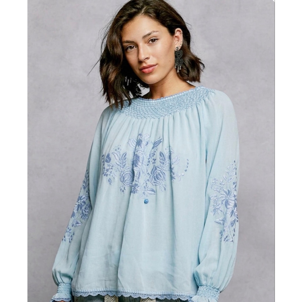 Women's Light Blue Embroidered Blouse M